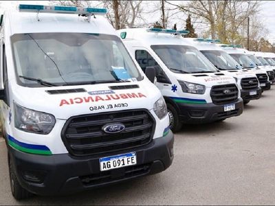 El gobierno incorporó cinco ambulancias y otros vehículos a la flota del Sistema de Salud