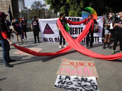 Expertos advierten que el VIH "no ha desaparecido" y que más se infectan por prácticas de riesgo