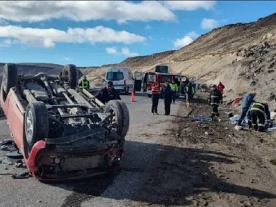 Una camioneta que viajaba rumbo a San Martín de los Andes volcó en la ruta nacional 40