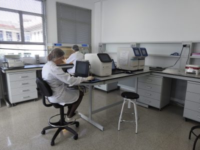 Científicos argentinos crearon un nuevo kit que detecta el coronavirus en 45 minutos