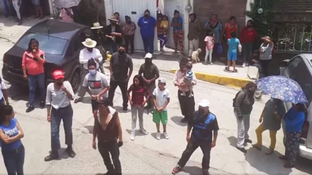 Los supuestos antorchistas durante la protesta contra el candidato de Morena