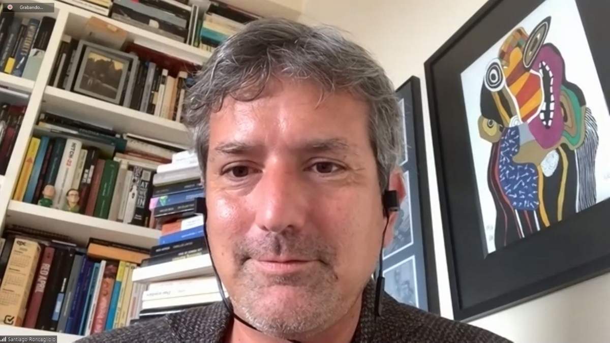 El escritor peruano Santiago Roncagliolo