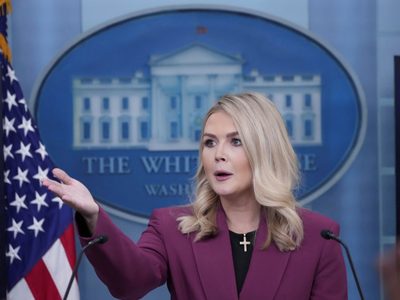 Aranceles de 25 por ciento a México a partir del sábado, confirma la vocera de Trump