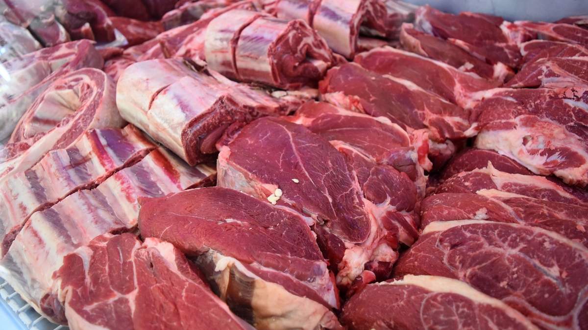 Distintos cortes de carne en una carnicería. Fuente : (Twitter)