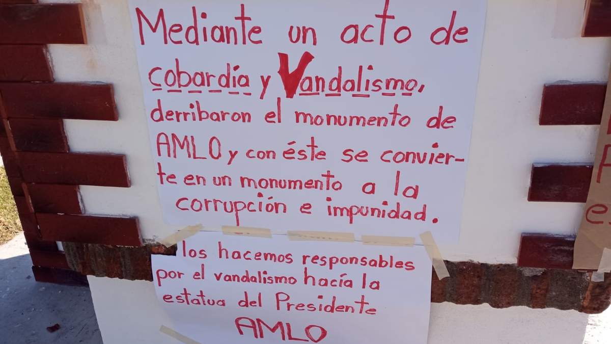 Los mensajes en el pedestal vacío