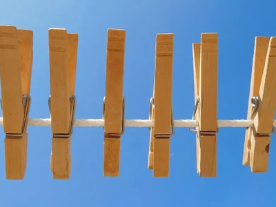 No tires los broches de madera viejos o rotos: así podés crear esta maceta vintage para tus plantas de interior