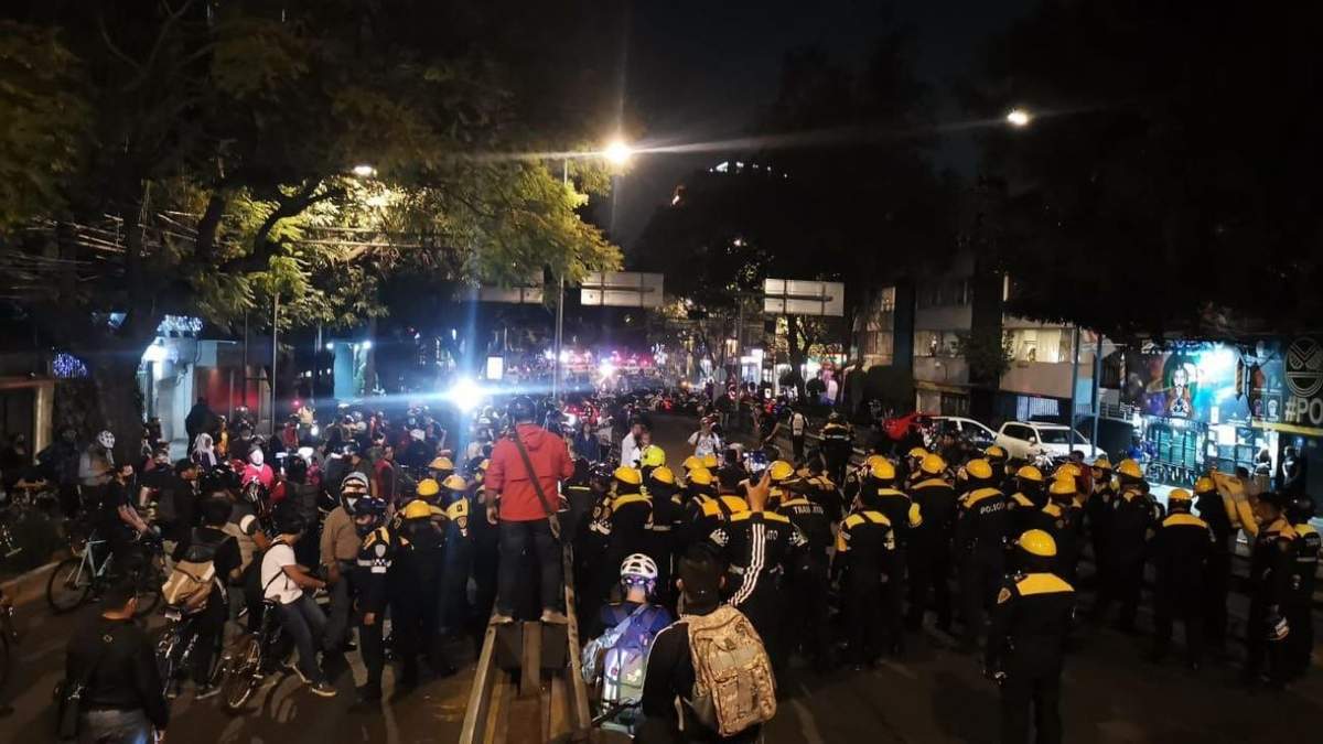 Enfrentamientos entre policías de Tránsito y ciclistas en la colonia Nápoles