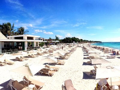 ¡Las playas son públicas! Una multitud protestó en Playa del Carmen