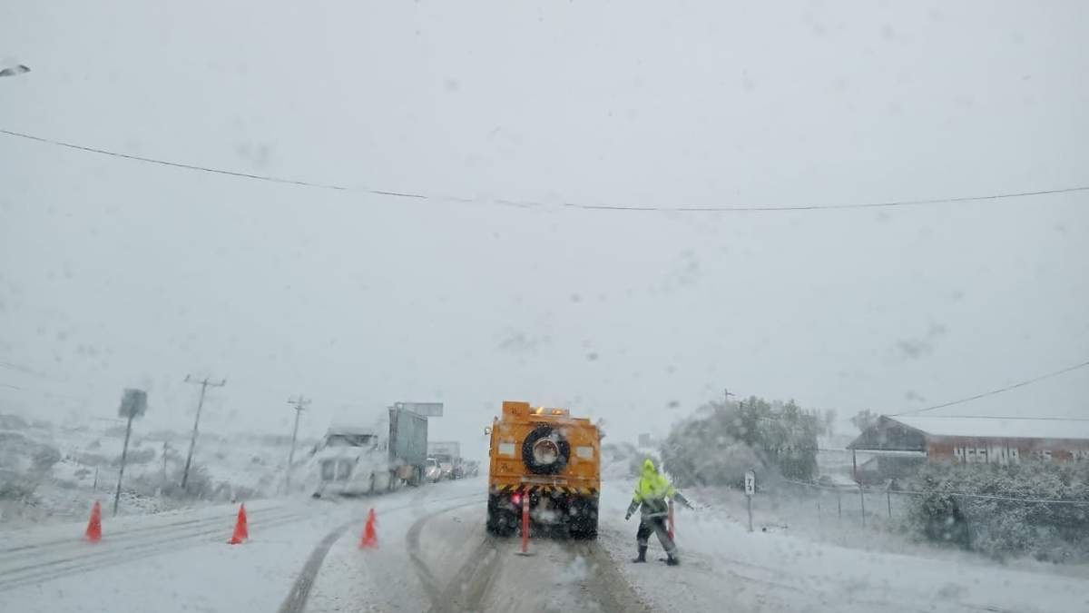 La primera nevada de la temporada invernal en Tecate, BC