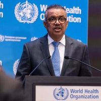 El director general de la OMS promueve la vacunación contra el VPH para eliminar el cáncer cervical
