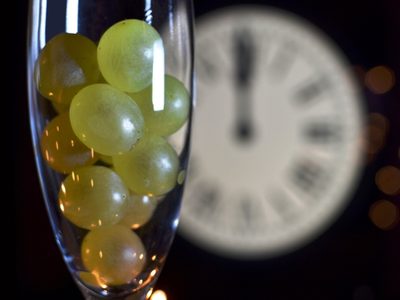 Doce uvas para despedir el año: de dónde viene esa tradición