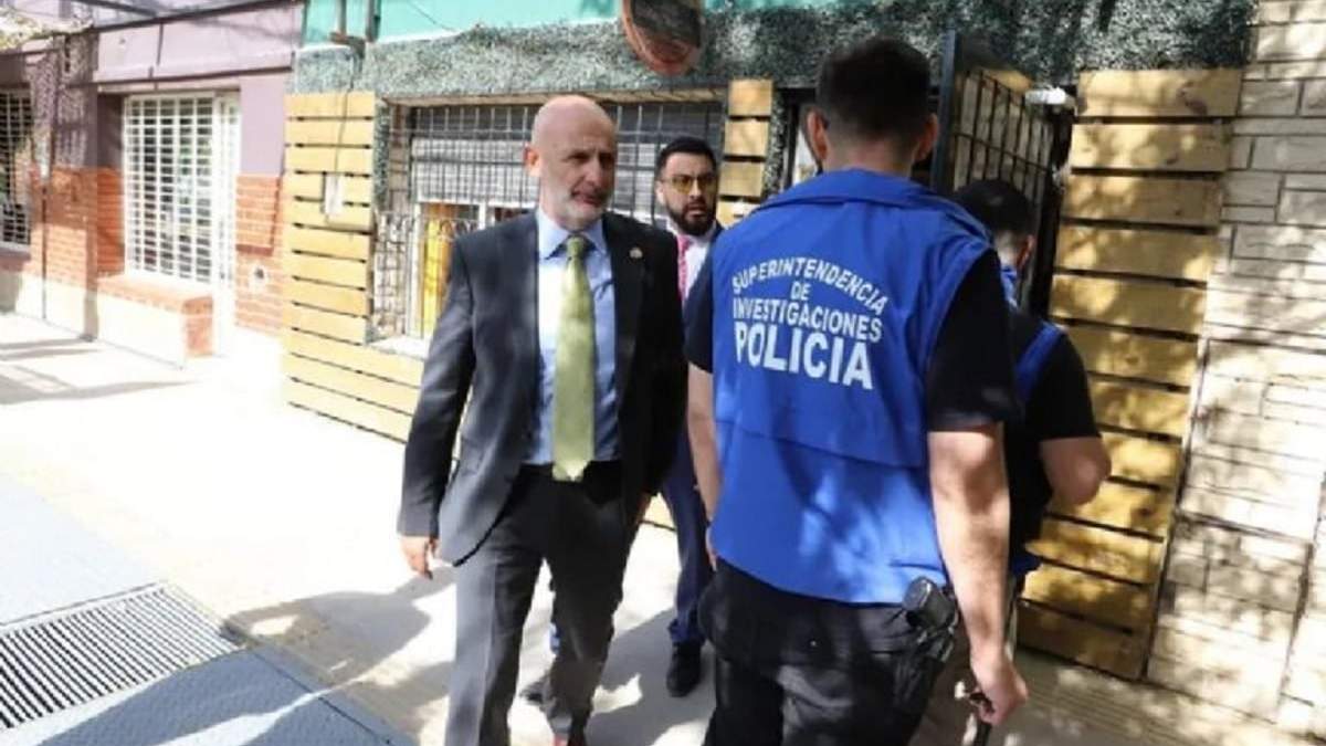 Fiscalia y Policía en allanamientos ejecutados en noviembre de 2024. Fuente (Sebastián Fariña)