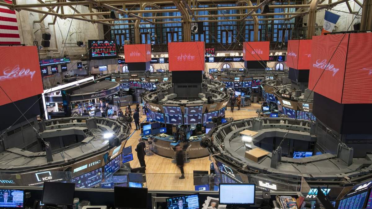 El lunes negro dejó pérdidas de más del 8% en el caso de las plazas europeas. Fuente: (Twitter)