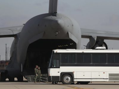 Juez federal ordena al gobierno de Trump devolver a EU a guatemalteco deportado a México