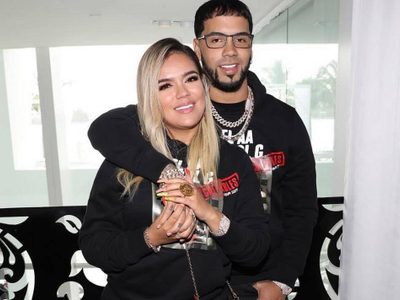 ¡Quien pudiera! Así es como Karol G y Anuel AA pasan su cuarentena juntos: mucha agua y espuma