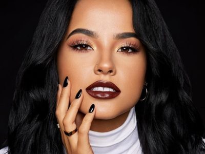 ¡Todo a la vista! El video de Becky G que nadie puede superar... ¡mojada!
