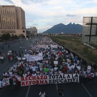 Y al "Bronco" le reventó el conflicto magisterial