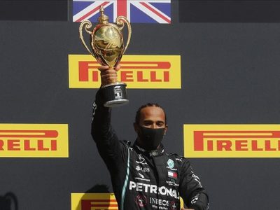 Imbatible: Hamilton ganó en tres ruedas el GP de Gran Bretaña
