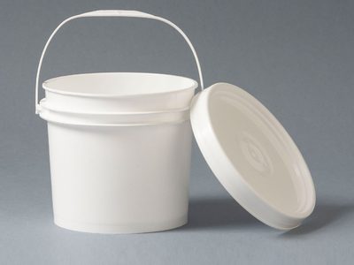 Con 1 balde de pintura vacío y pedazos de madera: creá esta maceta rústica, ideal para plantas de interior y exterior