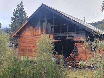 Dejaron panfletos de la RAM luego de incendiar la oficina de Bosques de El Hoyo