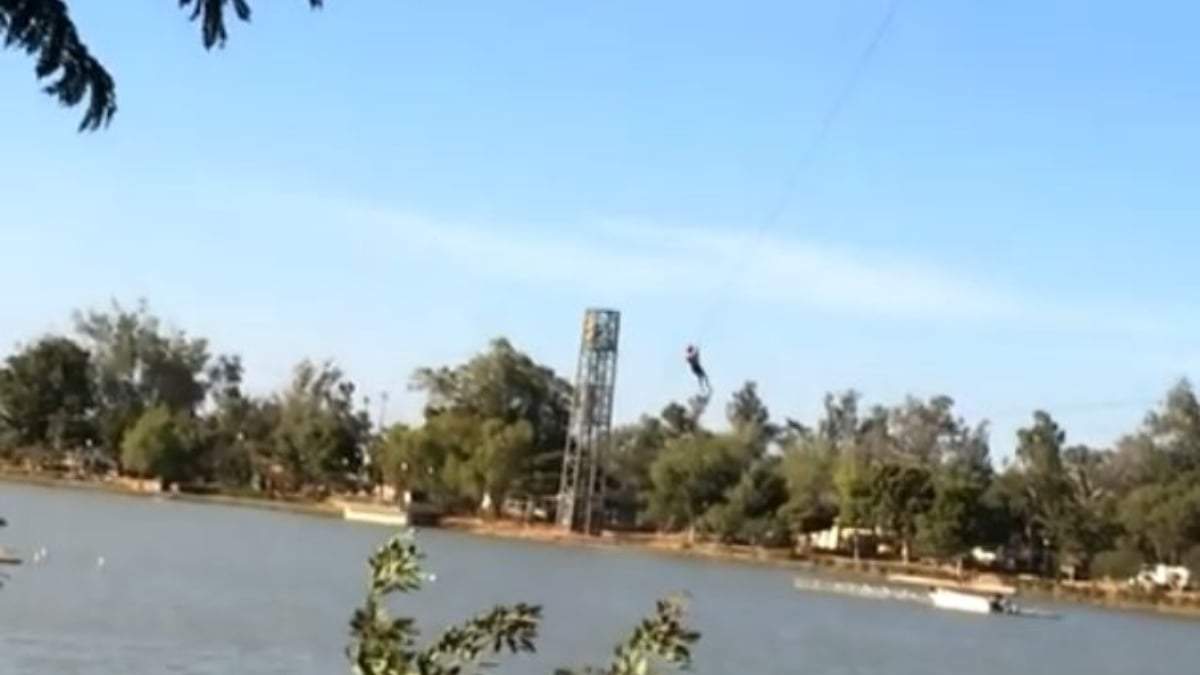 Torre de la tirolesa de la Laguna del Náinari