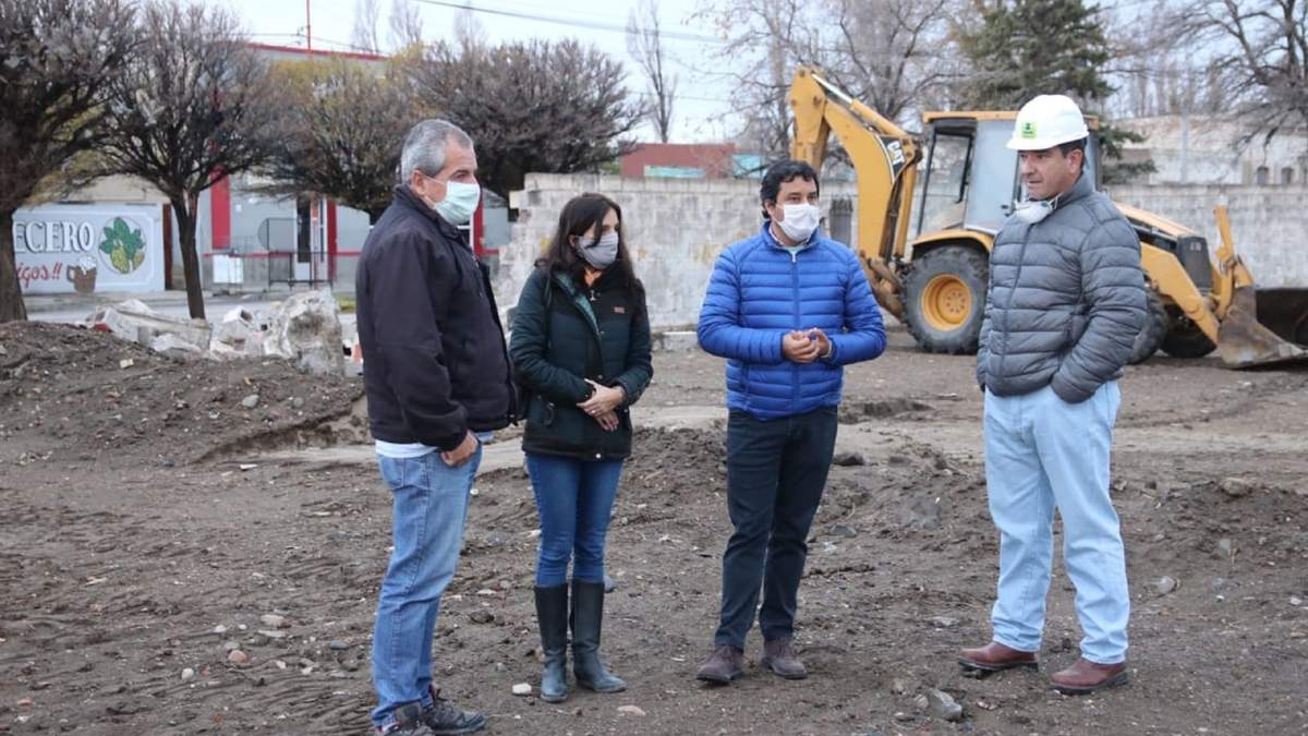 El intendente Koopmann estuvo en el lugar, junto a funcionarios y trabajadores. Fuente: (Twitter)