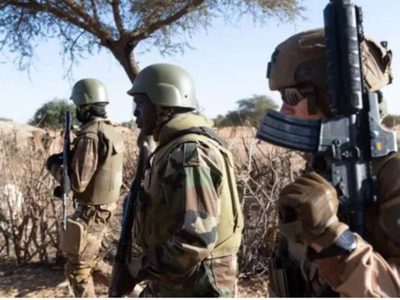 Heridos varios militares franceses en un atentado suicida con coche bomba en Malí