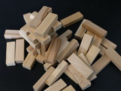 Si a tu jenga le faltan piezas de maderas, guardalo: hacé este precioso farol para decorar tu casa
