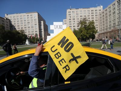 Caos en Buenos Aires: los taxistas cortaron las principales avenidas en rechazo a Uber y Cabify