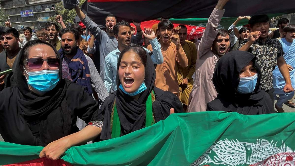 Un total de 12 personas han muerto en el aeropuerto internacional Hamid Karzai desde que los talibanes tomaron el control