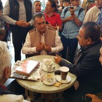 'Mi mamá me cuelga si renuncio por otro candidato”, dice 'El Bronco” en Puebla