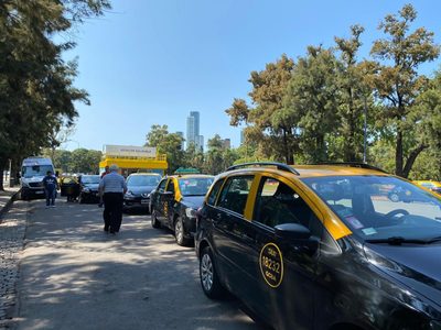 Nuevos aumentos: las tarifas de taxi incrementarán un 50% en los próximos meses en Capital Federal