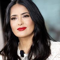 ¿53 años? Así Salma Hayek demuestra que la edad son solo números. ¡Dios mío!