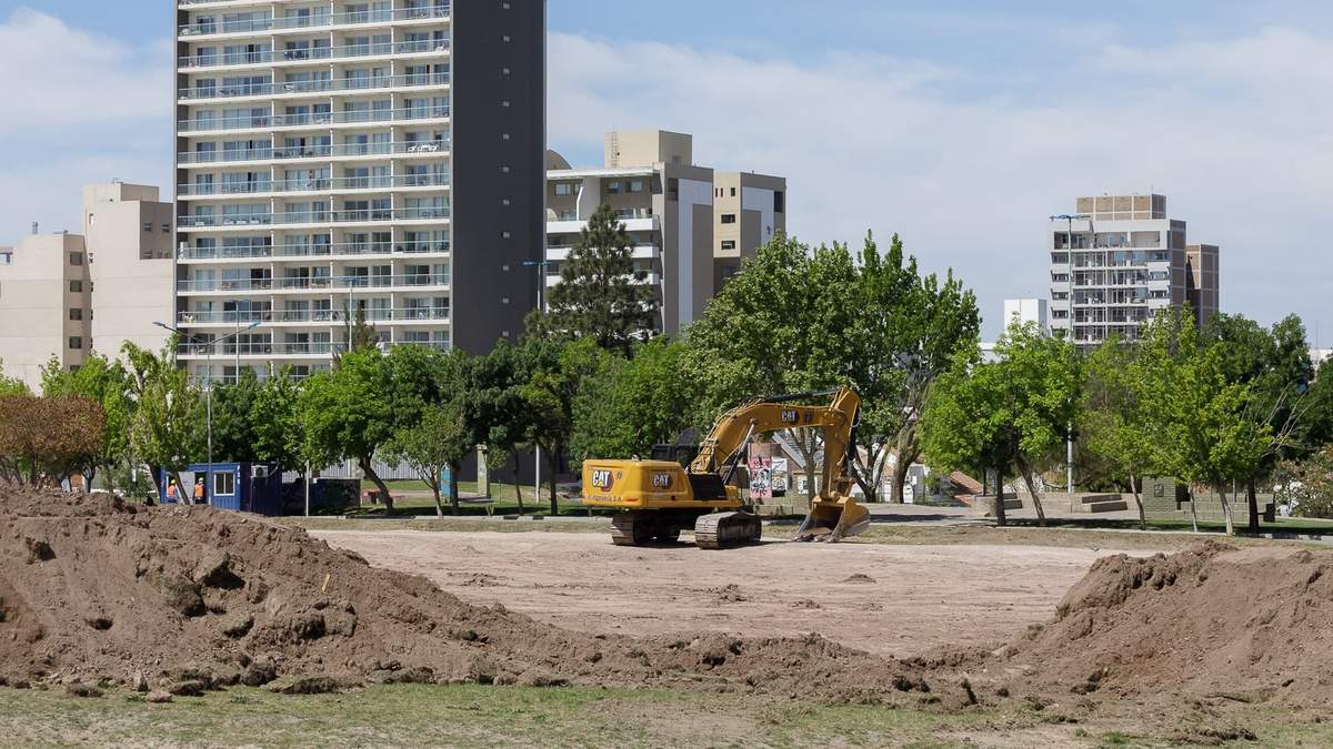 Comenzaron las obras para la construcción del estacionamiento subterráneo. Fuente: (Emiliano Ortiz)