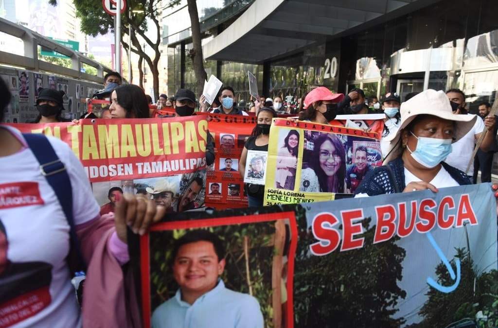 Familiares de desaparecidos en marcha