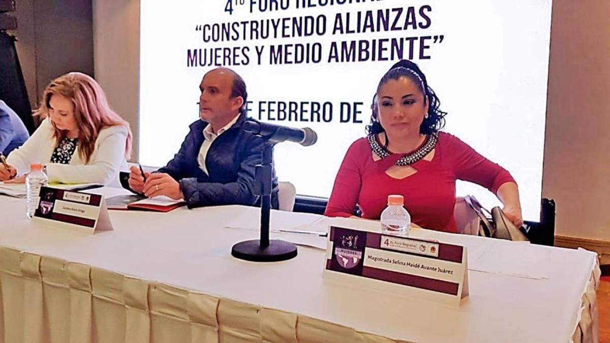 Magistrada Avante (derecha). Señalamiento