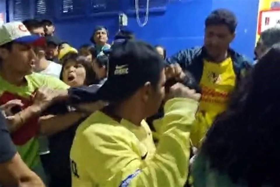 Grupo dedicado al robo de celulares atacó a un reportero afuera del estadio Ciudad de los Deportes
