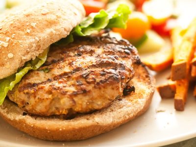 Hamburguesas de pollo: una receta original y muy sabrosa
