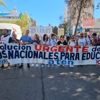 Docentes de Neuquén marcharon por el centro de la ciudad y reclamaron el derecho a la educación "pública" y de "calidad"