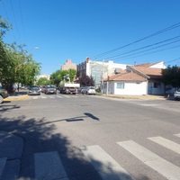 En Santa Genoveva colocaron "palos" para reducir la velocidad: vecinos exigen semáforos
