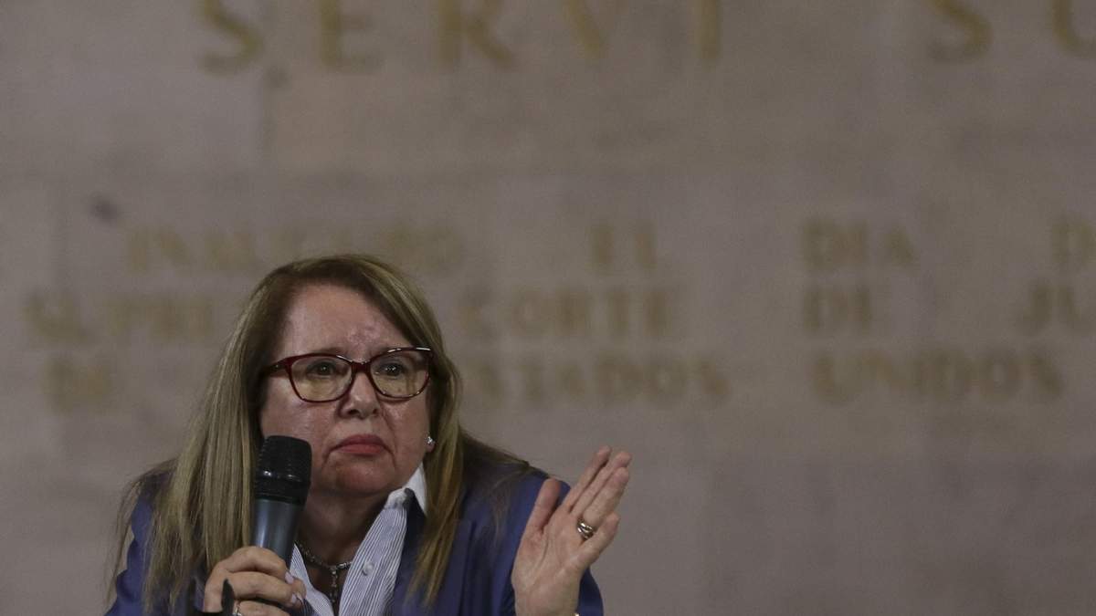 La ministra Loretta Ortíz Half