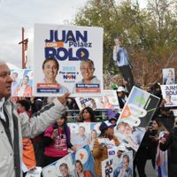 Rolando Figueroa cerró la campaña en la Plaza de las Banderas