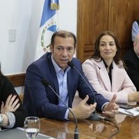 "Ayudándonos": ¡Más de 400 voluntarios en un día! La iniciativa del gobierno es un éxito