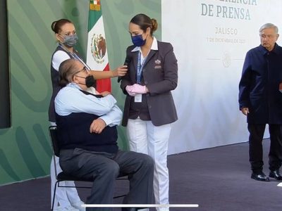 AMLO anuncia arranque de reforzamiento de vacuna a adultos mayores desde Jalisco
