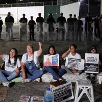 Venezuela: familiares de presos políticos cumplen 24 horas en huelga de hambre en Caracas