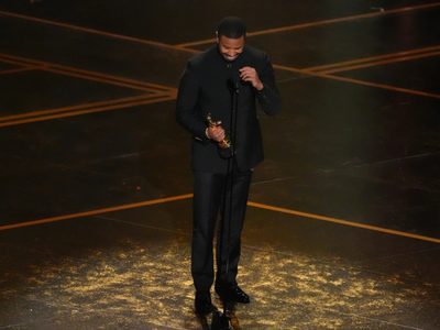 Michael B. Jordan gana el premio a mejor actor por “Pecadores”, llevándose a casa su primer Oscar