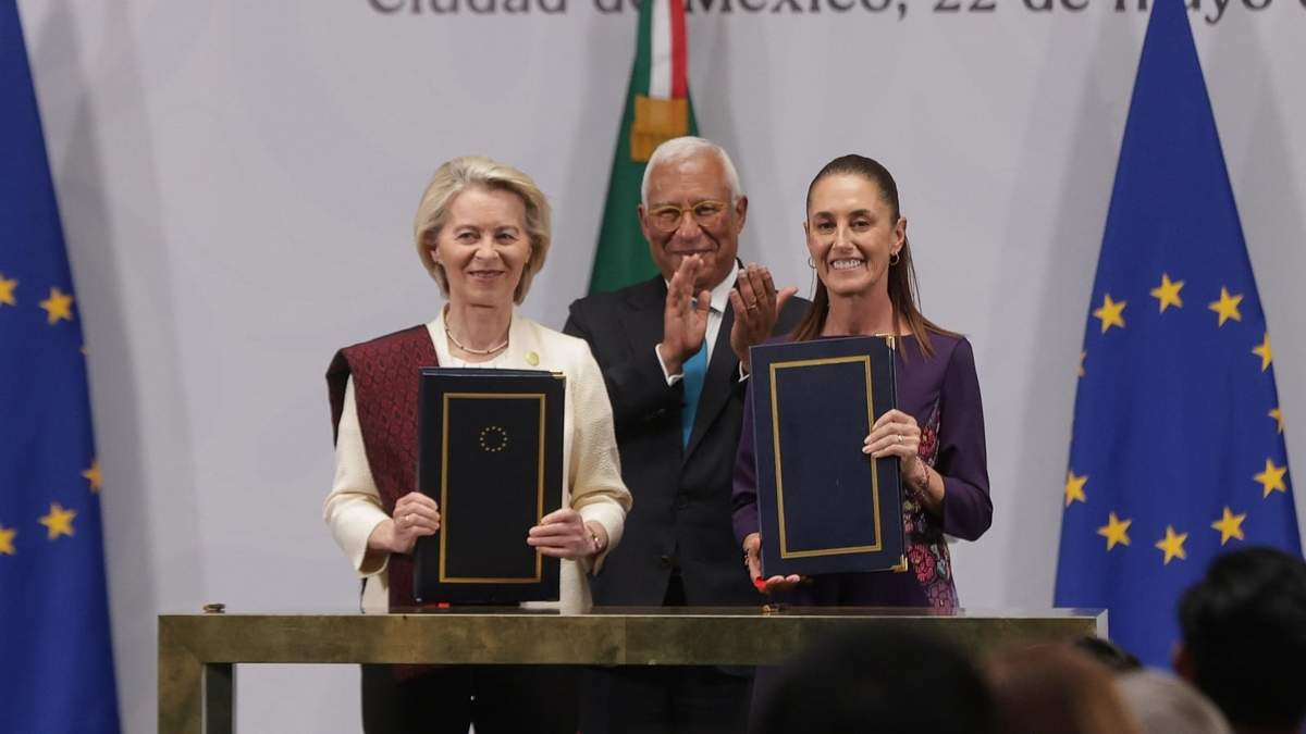 La presidenta de la Comisión Europea, Ursula von der Leyen, el presidente del Consejo Europeo, António Costa y la presidenta Claudia Sheinbaum