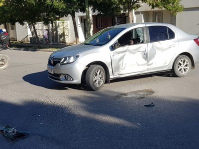 Tremendo choque en Centenario: un policía resultó herido