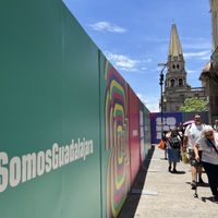 Vallas del Fan Fest aíslan a comerciantes del Centro de Guadalajara; denuncian pérdidas por obras