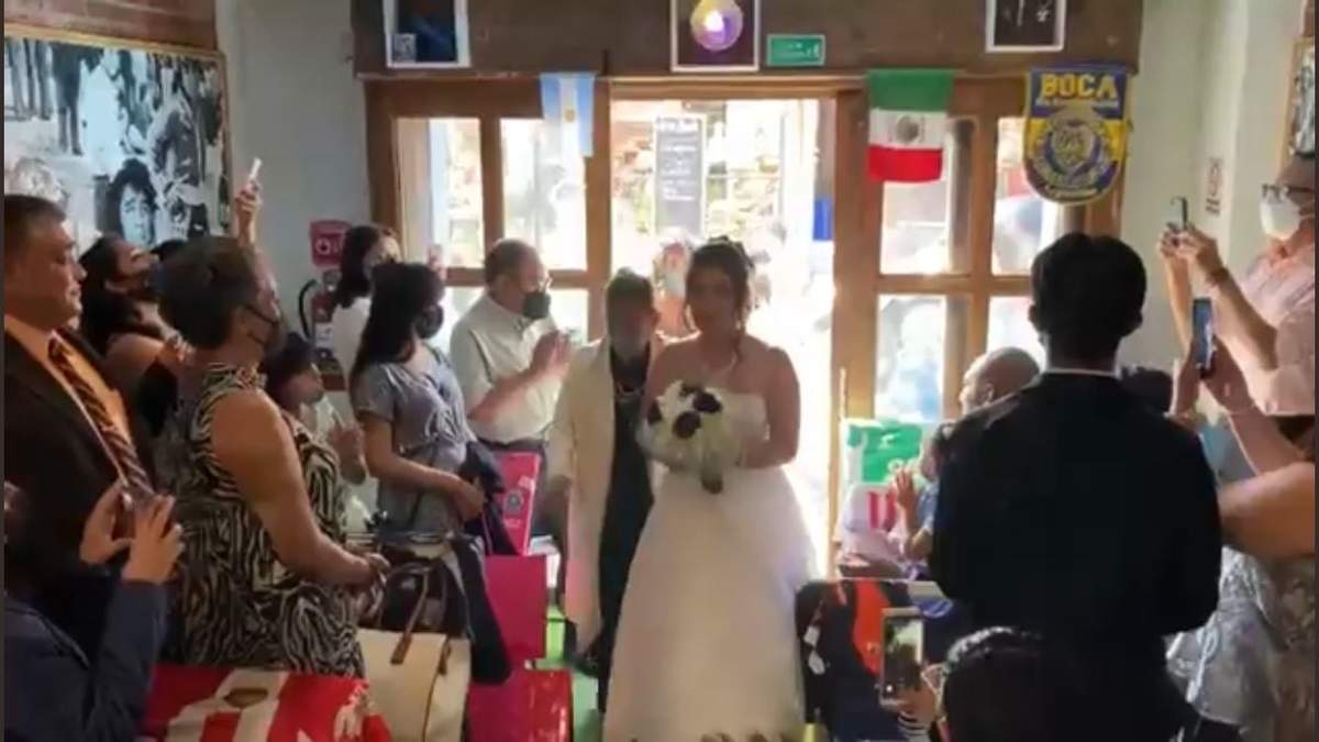 Boda maradoniana. "Deberán seguir el ejemplo de Diego"